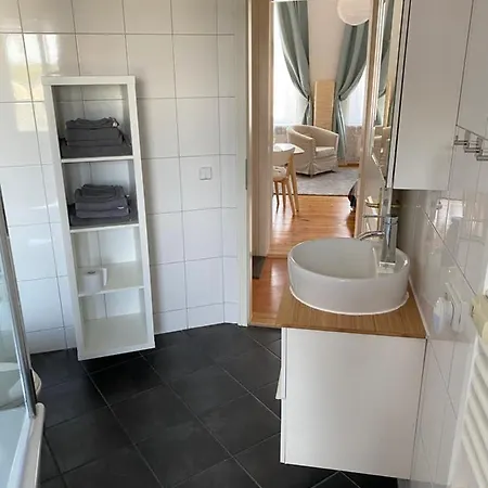 Apartament Grosszuegiges 2-zimmer-appartement Im Zentrum Von Direkt An Der Havel *